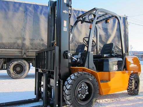 Автопогрузчик HC CPCD35N-RW13 г/п 3500 кг Isuzu